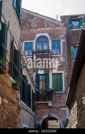 VENEDIG, ITALIEN - APRIL 14 2018 : façade der Residenz. Stockfoto