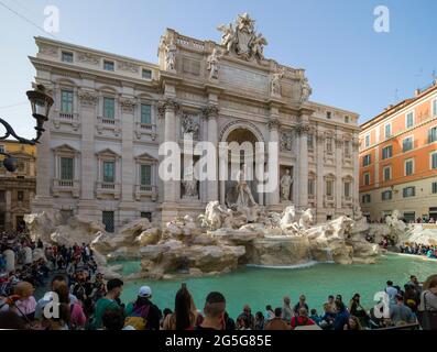 ROM, ITALIEN - APRIL 16 2018 : Trevi-Brunnen. Stockfoto