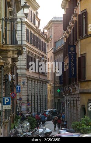 ROM, ITALIEN - APRIL 16 2018 : Straße in Rom. Stockfoto