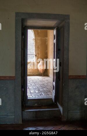 BRACCIANO, ITALIEN - APRIL 17 2018 : Innenraum des Schlosses Orsini-Odescalchi. Stockfoto