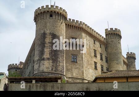 BRACCIANO, ITALIEN - APRIL 17 2018 : Burg Orsini-Odescalchi. Stockfoto