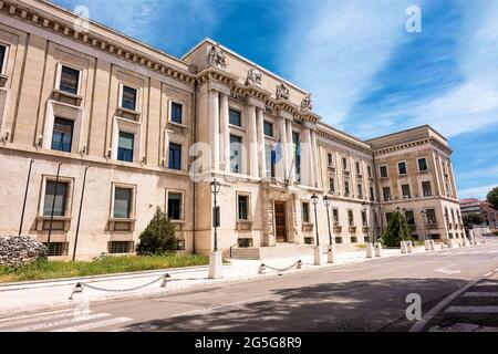 Fassade des Gebäudes der Provinz Pescara in den Abruzzen Stockfoto