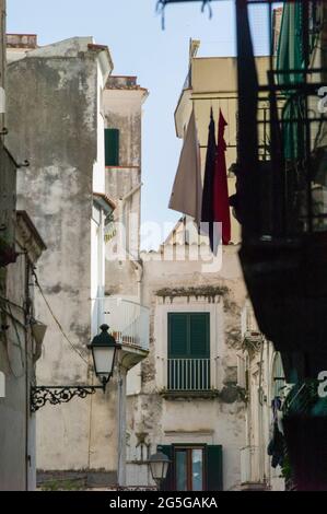 AMALFI, ITALIEN - APRIL 19 2018 : Straße von Amalfi. Stockfoto