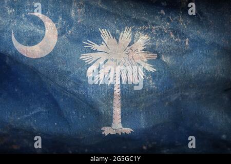 Draufsicht auf die Retro-Flagge von South Carolina mit Grunge-Struktur. Hintergrund markieren, Stockfoto