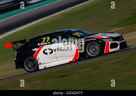 Sao Paulo, Sao Paulo, Brasilien. Juni 2021. 77 RAPHAEL REIS, von W2 Racing, in Aktion während der 1. Etappe der TCR Südamerika Tourenwagen Meisterschaft 2021, auf Interlagos Schaltung in Sao Paulo, Brasilien, an diesem Sonntag (26) Credit: Paulo Lopes/ZUMA Wire/Alamy Live News Stockfoto