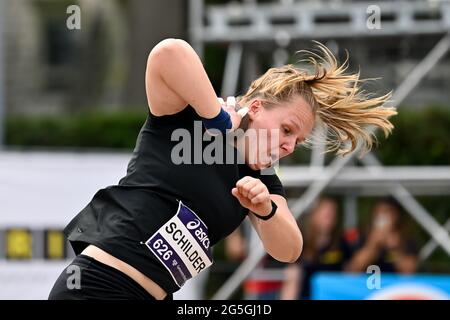 BREDA, NIEDERLANDE - 27. JUNI: Jessica Schilder aus den Niederlanden im Womens Shot Put Finale während der niederländischen Leichtathletik-Meisterschaften 2021 im Sportkomplex Dr. Schaepmanlaan am 27. Juni 2021 in Breda, Niederlande (Foto: Andy Astfalck/Orange Picters) Stockfoto