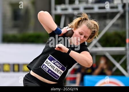 BREDA, NIEDERLANDE - 27. JUNI: Jessica Schilder aus den Niederlanden im Womens Shot Put Finale während der niederländischen Leichtathletik-Meisterschaften 2021 im Sportkomplex Dr. Schaepmanlaan am 27. Juni 2021 in Breda, Niederlande (Foto: Andy Astfalck/Orange Picters) Stockfoto