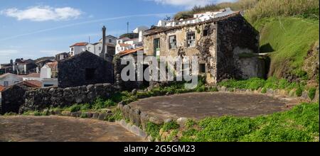 Alte Haus- und Dreschflächen in Vila do Corvo, Azoren Stockfoto