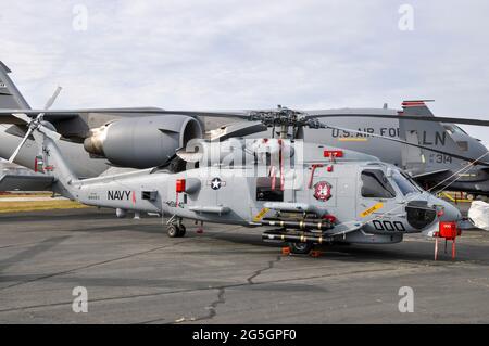 US Navy Sikorsky MH-60R Seahawk Hubschrauber auf der Farnborough International Airshow Messe 2010, Großbritannien. Früher LAMPEN Mark III Block II Upgrade Stockfoto