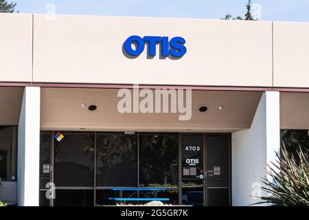 Sep 26, 2020 Santa Clara / CA / USA - Otis Hauptsitz im Silicon Valley; Otis Worldwide Corporation ist ein amerikanisches Unternehmen, das Aufzüge, Stockfoto