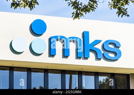 Sep 26, 2020 Santa Clara / CA / USA - MKS Instruments Logo am Hauptsitz im Silicon Valley; MKS Instruments ist ein US-amerikanisches Prozesskontrollzentrum Stockfoto