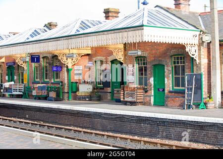 Sheringham Station auf der North Norfolk Railway Linie an der North Norfolk Küste, England. Bild aufgenommen im April 2021 Stockfoto