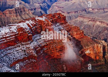 Grand Canyon Yavapai Point an einem wunderschönen Morgen nach einem Schneesturm, North Rim, Grand Canyon, USA Stockfoto