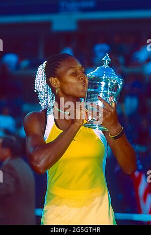 Serena Williams (USA) gewinnt ihren ersten Grand Slam bei der US Open Tennis Championship 1999 Stockfoto