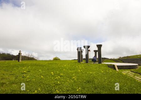 Das Didgori-Denkmal in Didgori, Georgien gegen den bewölkten Himmel Stockfoto