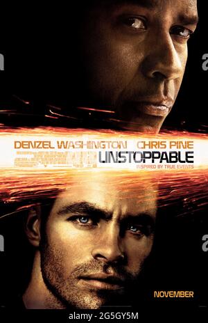 Unstoppable (2010) unter der Regie von Tony Scott mit Denzel Washington, Chris Pine und Rosario Dawson. Ein erfahrener Ingenieur und ein junger Schaffner Rennen gegen die Uhr, um eine Katastrophe zu verhindern, wenn ein unbemannter Güterzug mit giftigen Chemikalien in Richtung einer Stadt fährt. Stockfoto