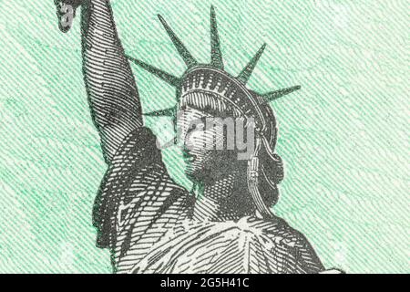 Makrodetail der Freiheitsstatue auf einem US-Finanzcheck. Stockfoto