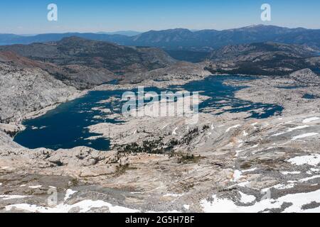 In der Desolation Wilderness liegt der Lake Aloha hoch in den Sierra Nevada Mountains im Norden Kaliforniens. Dieses Gebiet ist staatlich geschützt. Stockfoto