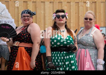 Paris, Frankreich. Juni 2021. Models laufen auf der Piste während der Show All sizes Catwalk im Rahmen der Paris Fashion Week am 27. Juni 2021 in Paris, Frankreich. Foto von Aurore Marechal/ABACAPRESS.COM Quelle: Abaca Press/Alamy Live News Stockfoto