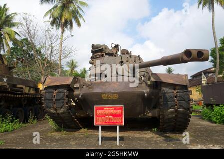 HUE, VIETNAM - 08. JANUAR 2016: Amerikanischer mittelgroßer Panzer M48 'Patton III' mit Vollfläche Stockfoto