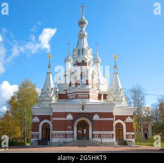 SANKT PETERSBURG, RUSSLAND - 03. OKTOBER 2016: St. Nikolaus-Kathedrale in Pavlovsk sonniger Herbsttag Stockfoto