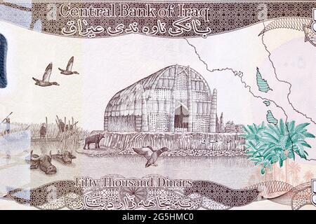 Traditionelles Schilfhaus der mesopotamischen Sümpfe aus irakischem Geld Stockfoto