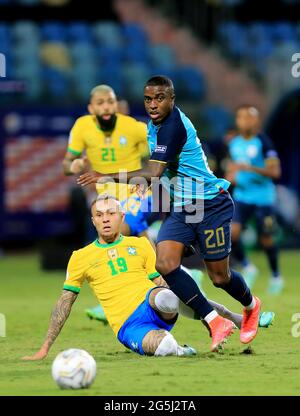 GOIANIA, BRASILIEN - 27. JUNI: Der Brasilianer Everton Cebolinha tritt am 27. Juni 2021 im Estadio Olimpico in Goiania, Brasilien, beim Spiel zwischen Brasilien und Ecuador im Rahmen von CONMEBOL Copa America Brazil 2021 in Goiania, Brasilien, um den Ball an. (MB-Medien) Stockfoto