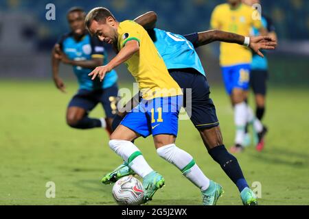 GOIANIA, BRASILIEN - 27. JUNI: Der Brasilianer Everton Ribeiro tritt am 27. Juni 2021 im Estadio Olimpico in Goiania, Brasilien, beim Spiel zwischen Brasilien und Ecuador im Rahmen von CONMEBOL Copa America Brazil 2021 in Goiania, Brasilien, um den Ball an. (MB-Medien) Stockfoto