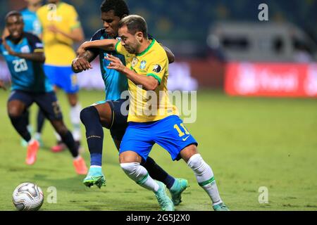 GOIANIA, BRASILIEN - 27. JUNI: Der Brasilianer Everton Ribeiro tritt am 27. Juni 2021 im Estadio Olimpico in Goiania, Brasilien, beim Spiel zwischen Brasilien und Ecuador im Rahmen von CONMEBOL Copa America Brazil 2021 in Goiania, Brasilien, um den Ball an. (MB-Medien) Stockfoto