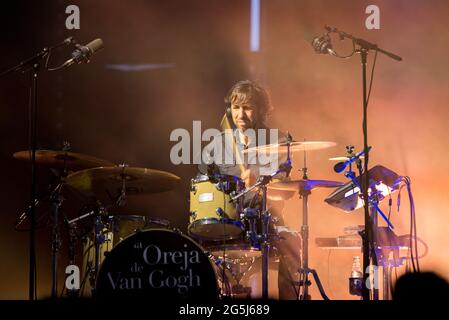 Haritz Garde Fernandez von La Oreja de Van Gogh Pop Band tritt auf der Bühne während des Nits al Carme Konzert auf dem Les Nits del Ciutat Festival in Estadi Ciutat de Valencia. La Oreja de Van Gogh (manchmal auch als LOVG oder LODVG abgekürzt) ist eine Pop-Rock-Musikgruppe aus San Sebastian, Pais Vasco, Spanien. Seine Karriere in der Welt der Musik begann formell 1996. (Foto von Xisco Navarro Pardo / SOPA Images/Sipa USA) Stockfoto