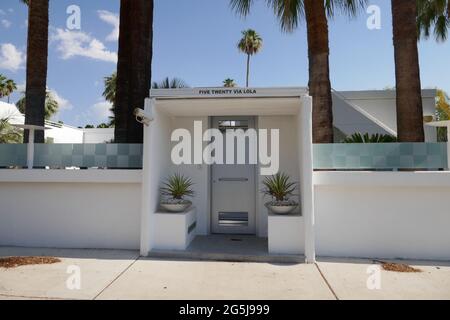 Palm Springs, Kalifornien, USA 24. Juni 2021 EINE allgemeine Sicht der Atmosphäre des Miami Vice House auf 520 Via Lola am 24. Juni 2021 in Palm Springs, Kalifornien, USA. Foto von Barry King/Alamy Stockfoto Stockfoto