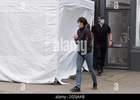 Southgate Street, Gloucester, Großbritannien. Mai 2021. Die Polizei ermittelt ein Café, das mit einem potenziellen Opfer von Fred West in Verbindung steht. Stockfoto