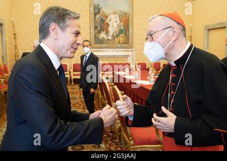 Rom, Italien. Juni 2021. 28. Juni 2021 Kardinal Pietro Parolin trifft US-Außenminister Antony Blinken nach einem Treffen mit Papst Franziskus in einer Privataudienz im Vatikan.Quelle: Independent Photo Agency/Alamy Live News Stockfoto