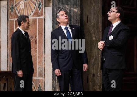 Vatikan. Juni 2021. US-Außenminister Antony Blinken besucht im Vorfeld seiner Begegnung mit Papst Franziskus im Rahmen seiner drei-Nationen-Europatour am 28. Juni 2021 den Saal der Regia im Apostolischen Palast im Vatikan. Quelle: dpa picture Alliance/Alamy Live News Stockfoto