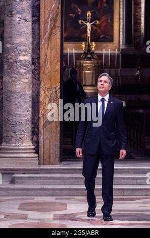 Vatikan. Juni 2021. US-Außenminister Antony Blinken besucht im Vorfeld seiner Begegnung mit Papst Franziskus im Rahmen seiner drei-Nationen-Europatour am 28. Juni 2021 den Saal der Regia im Apostolischen Palast im Vatikan. Quelle: dpa picture Alliance/Alamy Live News Stockfoto