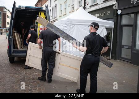 Southgate Street, Gloucester, Großbritannien. Mai 2021. Die Polizei ermittelt ein Café, das mit einem potenziellen Opfer von Fred West in Verbindung steht. Stockfoto