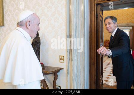 Rom, Italien. Juni 2021. 28. Juni 2021 Papst Franziskus besucht US-Außenminister Antony Blinken bei einer Privataudienz im Vatikan Credit: Independent Photo Agency/Alamy Live News Stockfoto