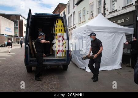 Southgate Street, Gloucester, Großbritannien. Mai 2021. Die Polizei ermittelt ein Café, das mit einem potenziellen Opfer von Fred West in Verbindung steht. Stockfoto