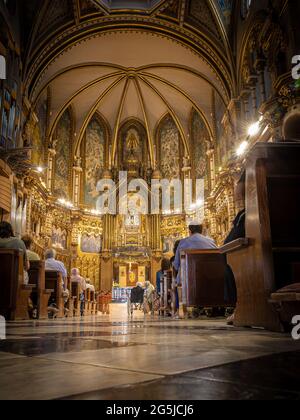 MONISTROL DE MONTSERRAT, SPANIEN-27. JUNI 2021: Innenraum der Kuppel der Basilika von Montserrat Stockfoto