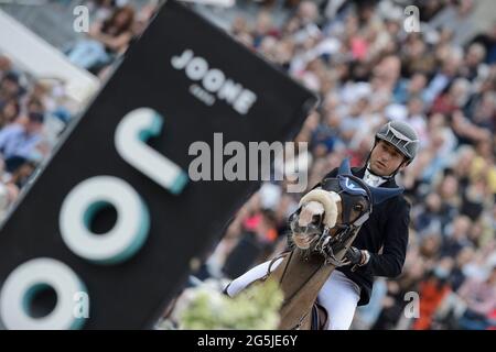 Sameh EL DAHAN (EGY) mit WKD AIMEZ MOI, Longines Global Champions Tour, großer Preis von Paris beim Longines Paris Eiffel Jumping 2021, Longines Global Champions Tour Equestrian CSI 5 am 26. Juni 2021 im Champs de Mars in Paris, Frankreich - Foto Christophe Bricot / DPPI Stockfoto