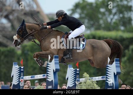 Sameh EL DAHAN (EGY) mit WKD AIMEZ MOI, Longines Global Champions Tour, großer Preis von Paris beim Longines Paris Eiffel Jumping 2021, Longines Global Champions Tour Equestrian CSI 5 am 26. Juni 2021 im Champs de Mars in Paris, Frankreich - Foto Christophe Bricot / DPPI Stockfoto