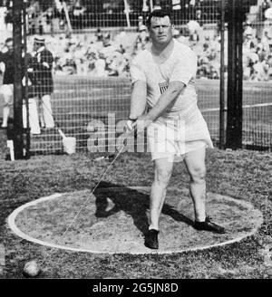 Matt McGrath bei den Olympischen Sommerspielen 1912 in Stockholm, Schweden - Hammerwurf Stockfoto