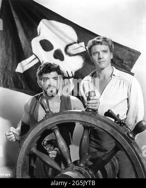 NICK CRAVAT und BURT LANCASTER posierten Werbeportrait im KARMESINROTEN PIRATEN 1952 Regisseur ROBERT SIODMAK Kostümdesign Margaret Furse Musik William Alwyn Produzenten Harold Hecht und Burt Lancaster USA / UK Norma Productions / Warner Bros Stockfoto