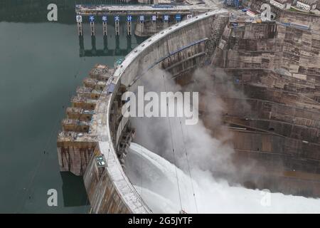 Zhaotong, China. Juni 2021. Das weltweit größte Wasserkraftwerk Baihetan wird am 28. Juni 2021 in Zhaotong, Yunnan, China, in Betrieb genommen.(Foto: TPG/cnsphotos) Quelle: TopPhoto/Alamy Live News Stockfoto