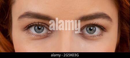 Schöne weibliche Augen mit gewölbten Augenbrauen und natürlichen Augen Make-up, Augenlicht Stockfoto