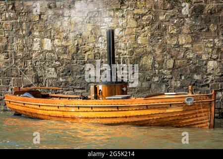 Sioux, ein dampfbetriebenes Vintage-Boot, liegt am Kai in Appledore in North Devon. Stockfoto