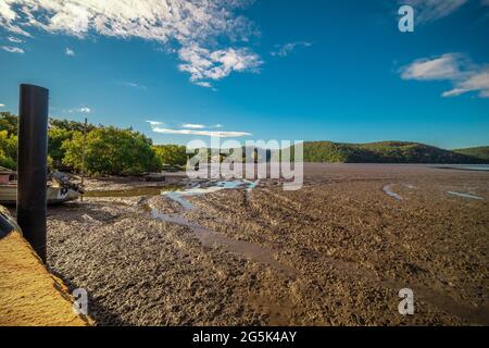 Panorama-Drohnenansicht des Mooney Money Hawkesbury River in NSW Australien wunderschöne blaue und grüne Farben Stockfoto