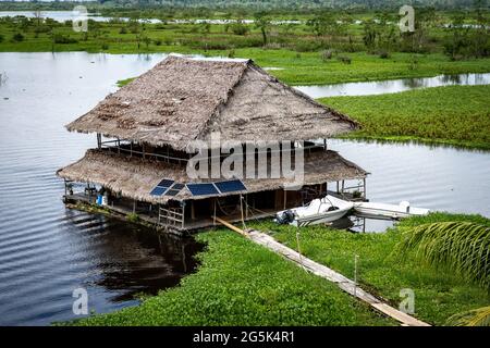 Malerischer Blick über den Fluss Itaya in Iquitos, Peru Stockfoto