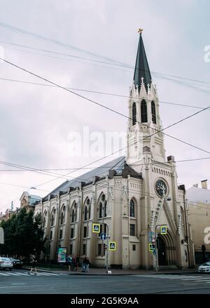 Lutherische Kirche des Heiligen Michael. Die Kirche wurde im pseudo-gotischen Stil erbaut. Stockfoto