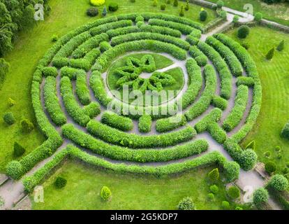 Topiary Garten in Form eines Labyrinths, im botanischen Garten Grischka in Kiew. Stockfoto